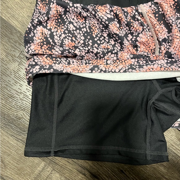Fabletics exercise shorts - Picture 2 of 3